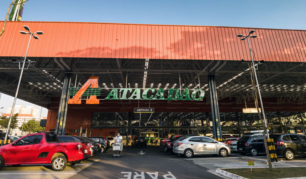 Atacadão store cash and carry market