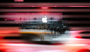 Retail Lines Apple Store