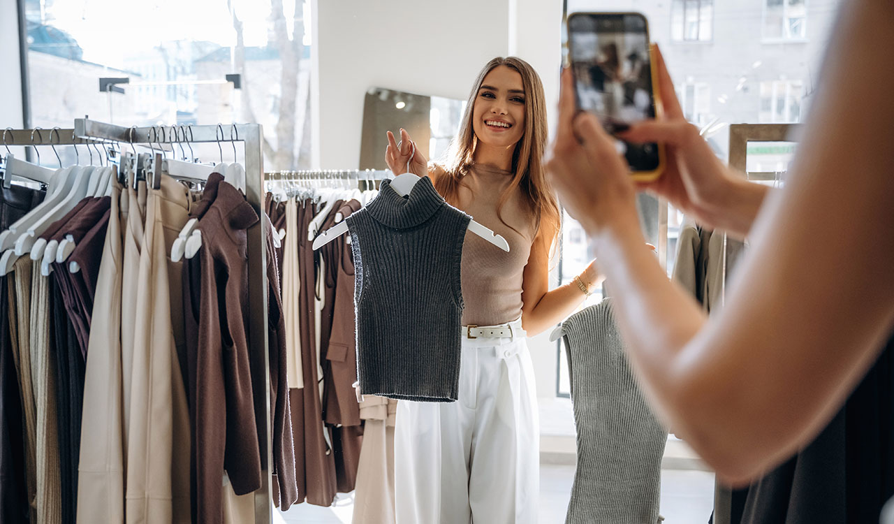 Home 1 RetailInfluencers 2 1